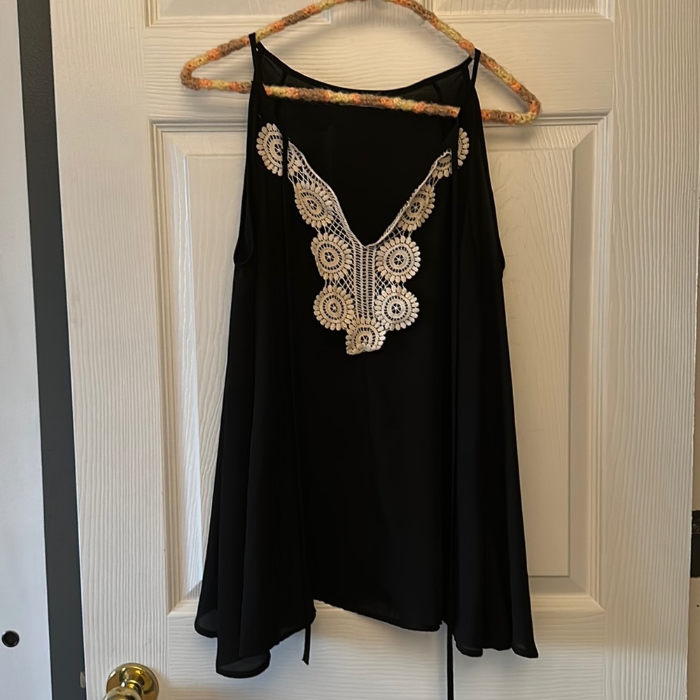 Black Cut Out Sleeve Black